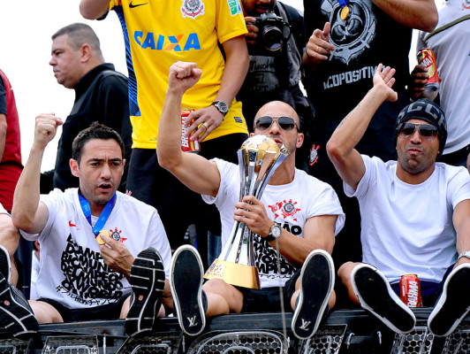 Sao Paulo recibe con fervor al campeón mundial Corinthians