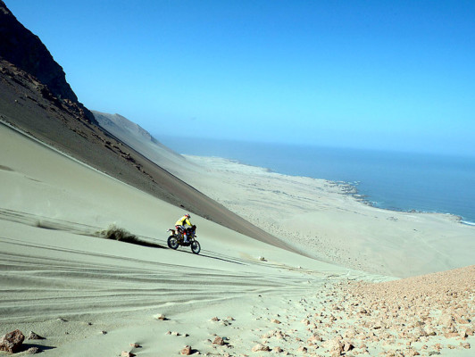 Combate de estrellas en el desierto peruano