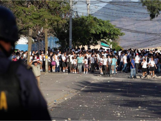 Sancionarán a maestros y citarán a padres por protestas estudiantiles