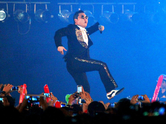 Psy triunfa con su célebre 'Gangnam Style'