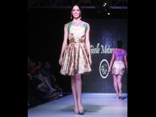 Lentejuelas llenan de brillo la pasarela de la SFW Honduras