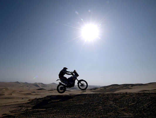 Combate de estrellas en el desierto peruano