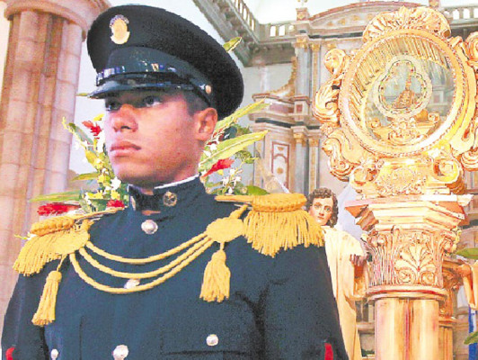 Iglesia llama a uniformados a ser constructores de paz