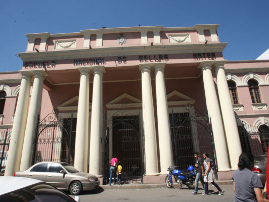 Acéfala la Escuela de Bellas Artes