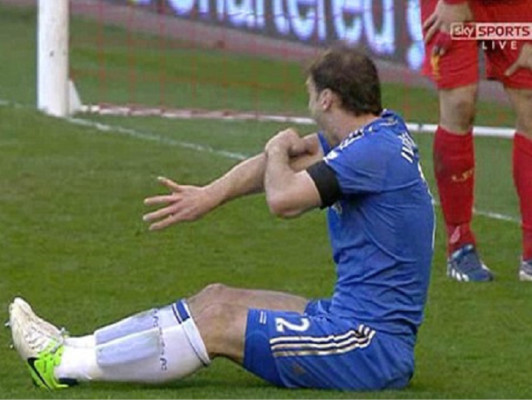 VIDEO: La mordida de Luis Suárez a Ivanovic