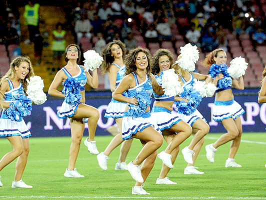 VIDEO: Las bellas porristas del Nápoles