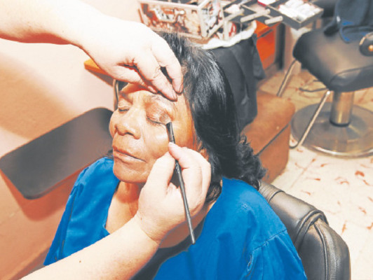 Honduras: El cambio de imagen de una madre barrendera