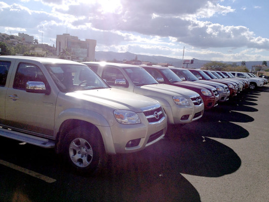 Entregan vehículos a organismos de seguridad