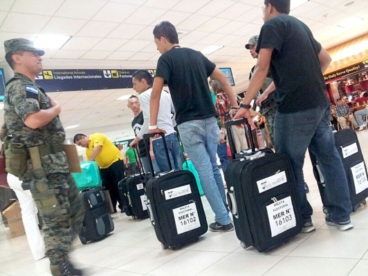 Salen maletas electorales hacia EE UU