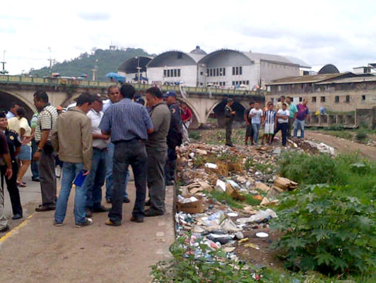 Hallan cadáver dentro de saco a orillas del río Choluteca