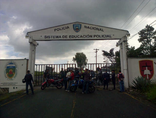 Policías hondureños realizan nueva protesta