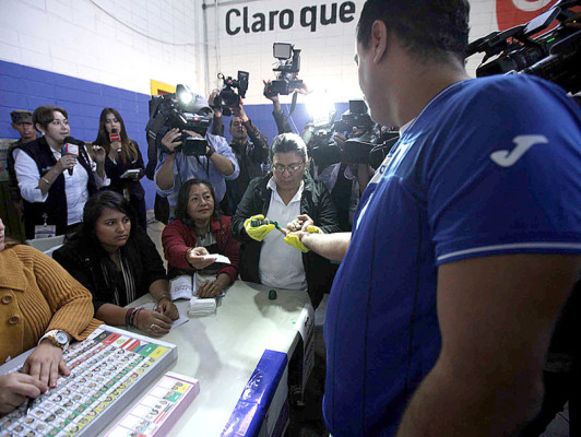 Se abren las votaciones en Honduras