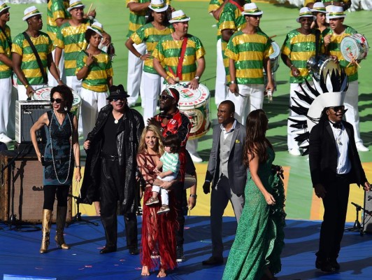 Fotos: Shakira y su hijo Milan se roban el show en la clausura del Mundial 2014