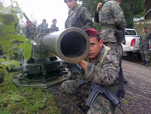 Cañonazos al alba marcan tributo a la patria