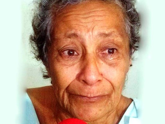 Anciana abandonada en hospital se reencuentra con familiares