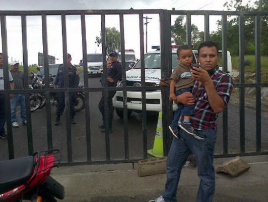 Policías hondureños realizan nueva protesta