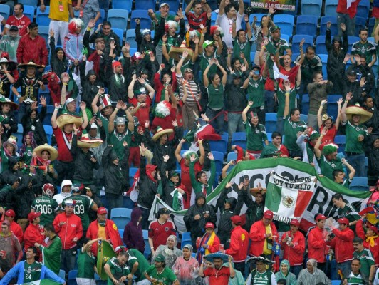 México debuta derrotando a Camerún y al mal arbitraje