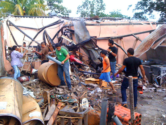 Explosión en cohetería deja dos muertos