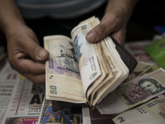 Brusca devaluación del 14 % en Argentina