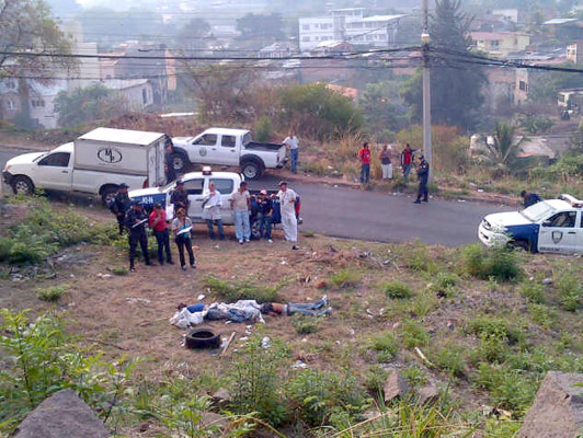 Hallan cadáveres a inmediaciones de centro comercial