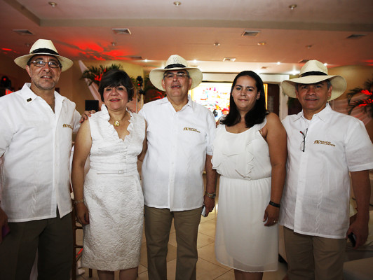 FOTOS: Brindis por éxito financiero de Banco Atlántida