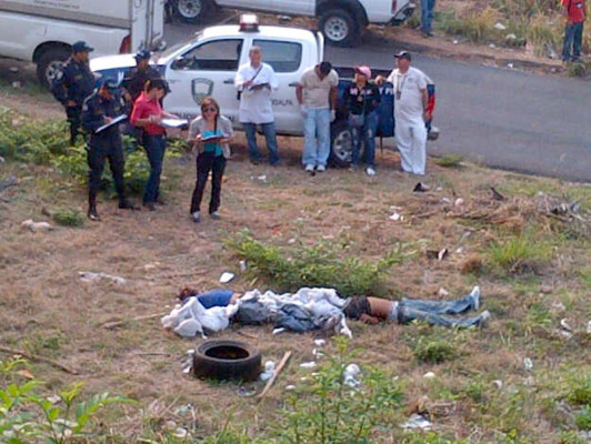 Hallan cadáveres a inmediaciones de centro comercial