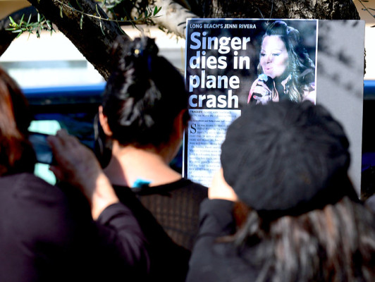 Homenajes espontáneos a Jenni Rivera en México y Estados Unidos