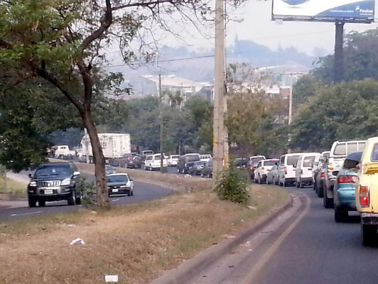 Pobladores de La Cañada provocan caos en anillo periférico