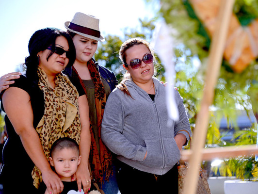 Homenajes espontáneos a Jenni Rivera en México y Estados Unidos