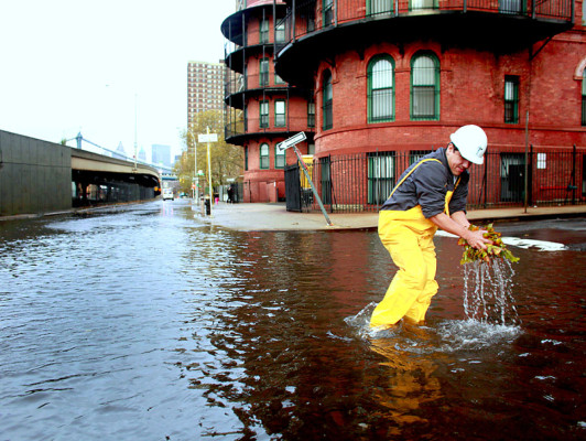 Nueva York despierta sin luz, transporte y aislada tras pesadilla de Sandy