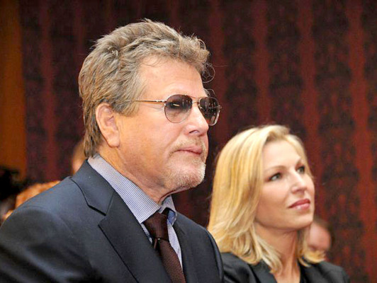 Ryan O'Neal acusado de robar en casa de Farrah Fawcett
