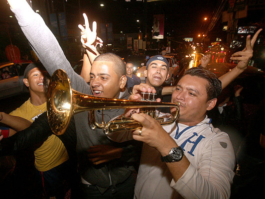 Hondureños recibieron a la selección esta madrugada