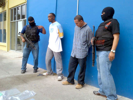 Capturan dos pandilleros con armas en Comayagüela
