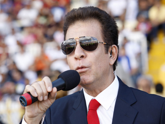 Le roban el celular a candidato presidencial en el Olímpico