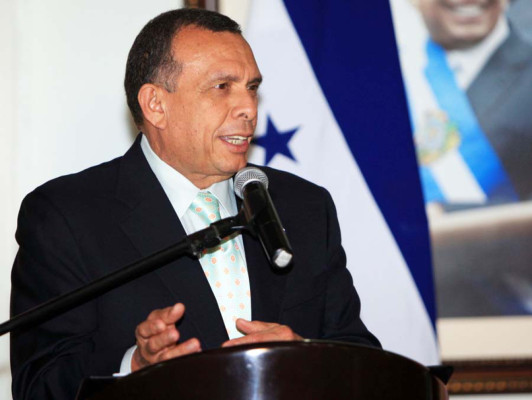 Presidente de Honduras asistirá al funeral de Chávez