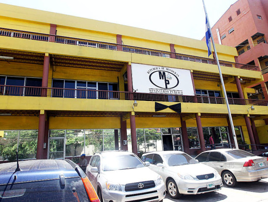 Fiscales exigen incremento salarial; MP en crisis