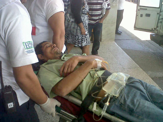 Activista liberal cae desde un carro en marcha