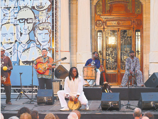 Guayo Cedeño, una vida al ritmo del rock, funk y jazz