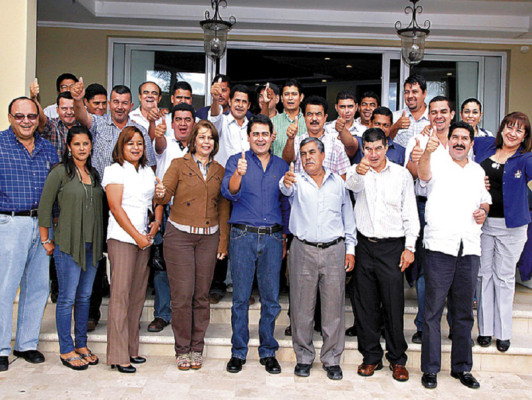 Candidatos a alcaldes se reúnen con Juan Orlando