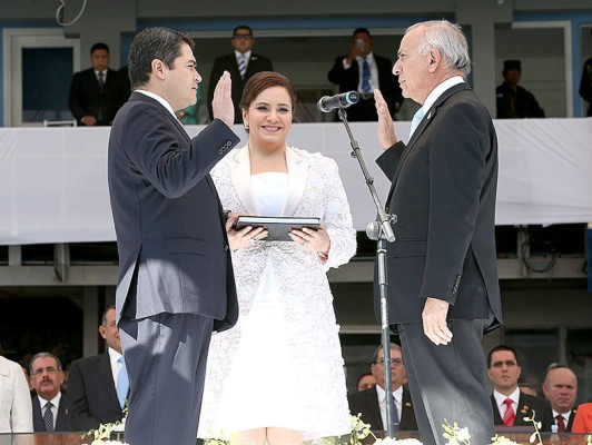 JOH juramentado como presidente