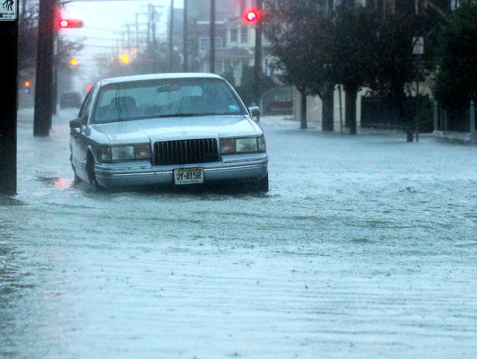 Sandy se fortalece en trayectoria hacia costa de EE UU