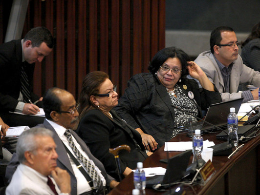 También quieren destituir a Custodio