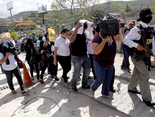 Capturan a 17 hondureños cuando tramitaban la visa