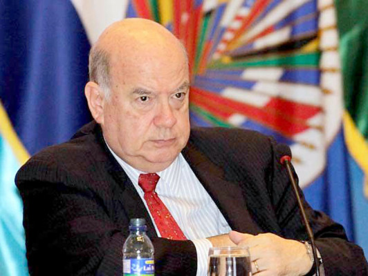 Insulza escéptico de que Papa medie por Malvinas