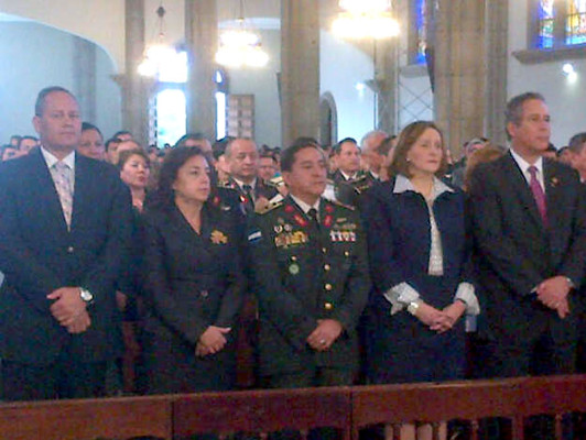 FF AA rinden tributo a Patrona de Honduras