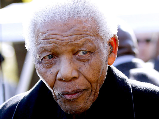 Mandela, de 94 años, recibe tratamiento por infección pulmonar