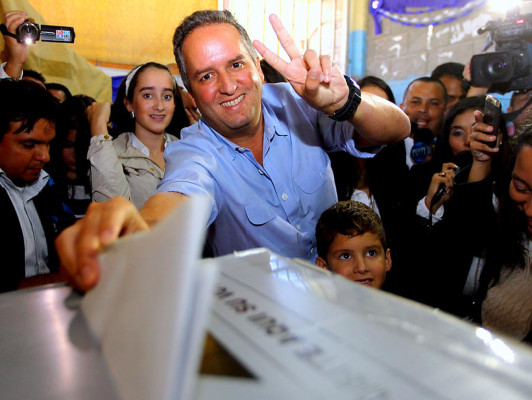 Precandidatos votan en la capital de Honduras