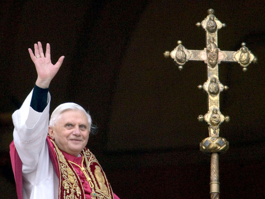 Papa Benedicto XVI anuncia su renuncia por falta de 'fuerzas'