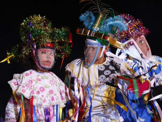 Colorido tributo a raíces hondureñas