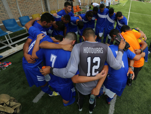 Honduras debuta recetando goleadas en fútbol universitario